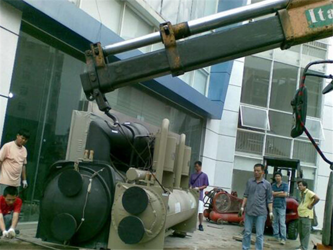 魏都区随车吊和汽车吊的核心区别是什么？哪种更省钱？