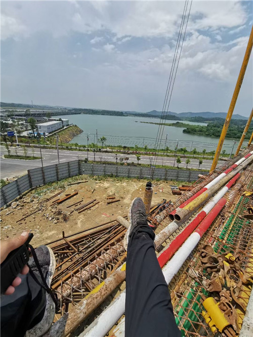 魏都区作业中发生设备损坏或人员意外，责任怎么划分？