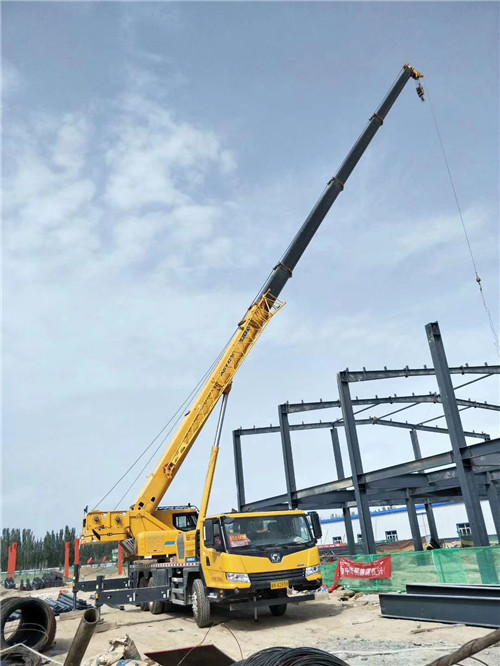 魏都区超高层建筑钢结构吊装案例